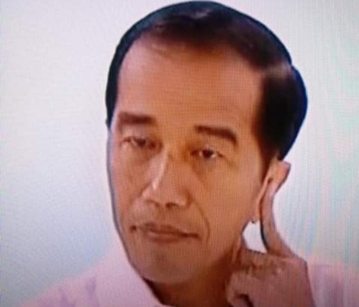 Ada Apa dengan Kuping Kiri Pak Jokowi?
